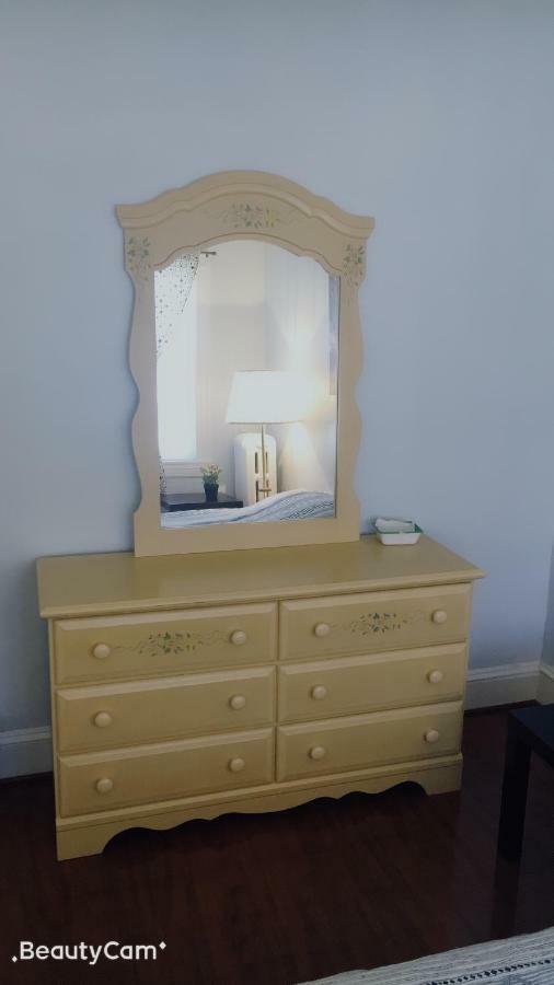 Comfort & Charm In The Johns Hopkins Uni Apartment Baltimore