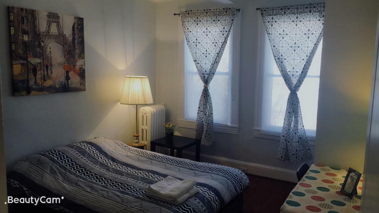Comfort & Charm In The Johns Hopkins Uni Apartment Baltimore